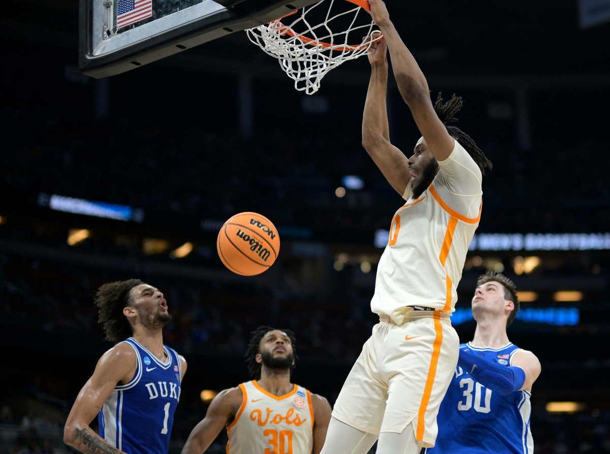 barstoolsports's tweet photo. Duke Is Officially A Has-Been Program https://t.co/DbyASF9ido https://t.co/dfJAPDi2cF