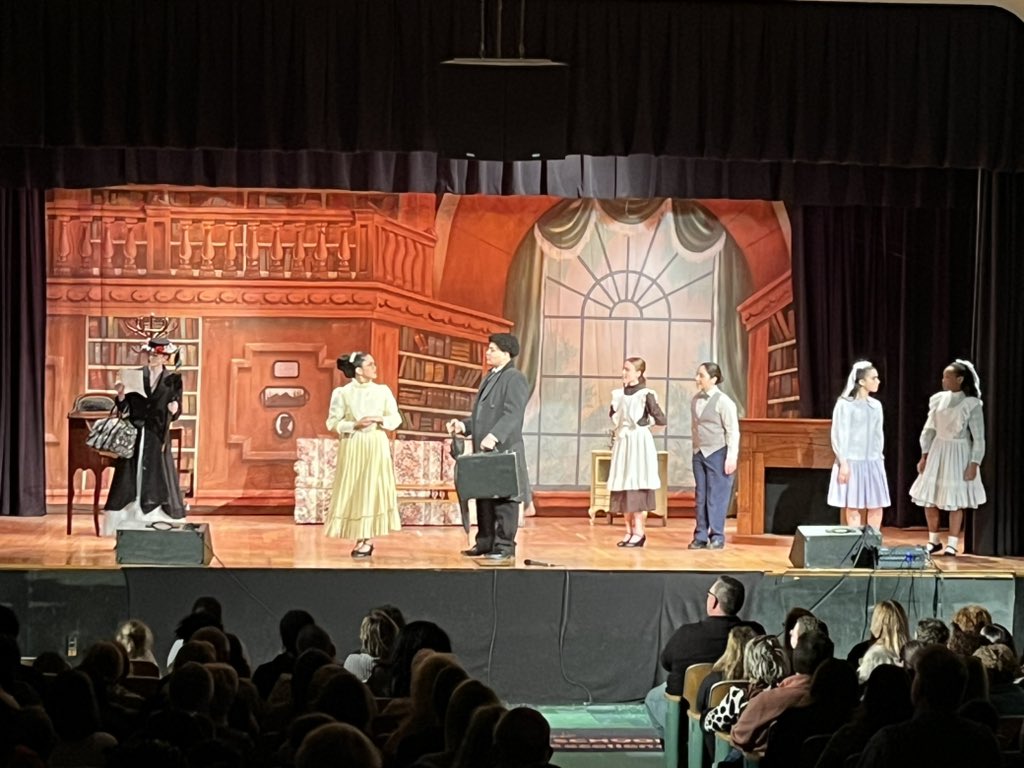 HTSD_Grice's tweet image. A huge congratulations to the Cast and Crew of Mary Poppins Jr! 🦜☂️👜 #PracticallyPerfect @WeAreHTSD