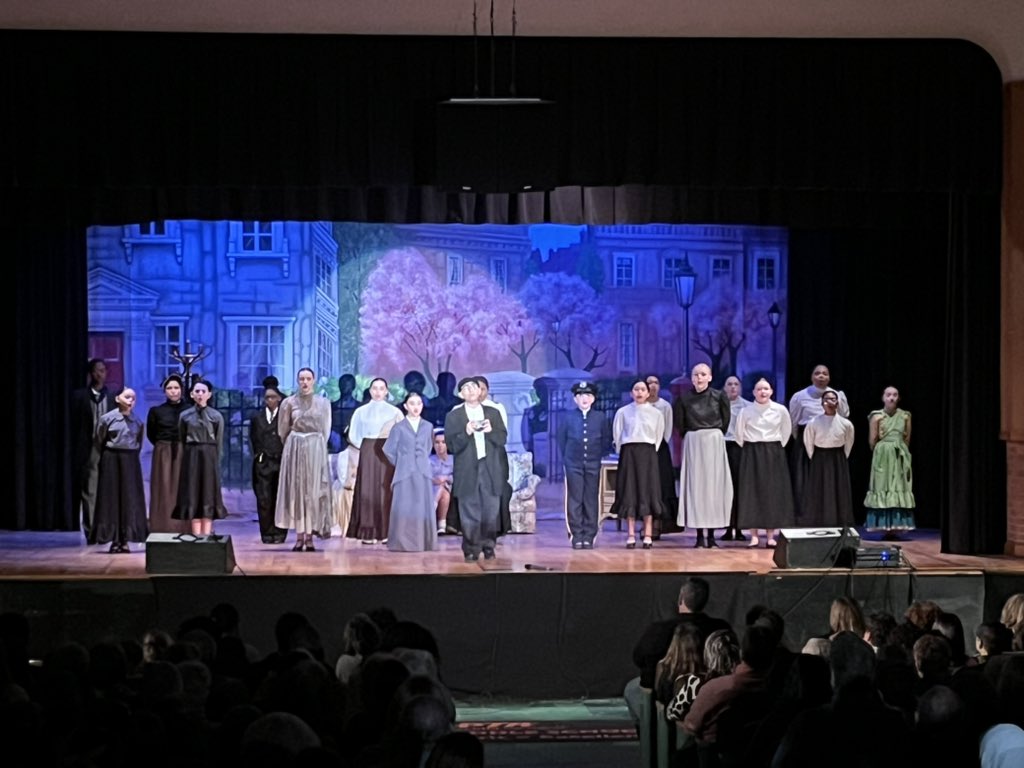 HTSD_Grice's tweet image. A huge congratulations to the Cast and Crew of Mary Poppins Jr! 🦜☂️👜 #PracticallyPerfect @WeAreHTSD