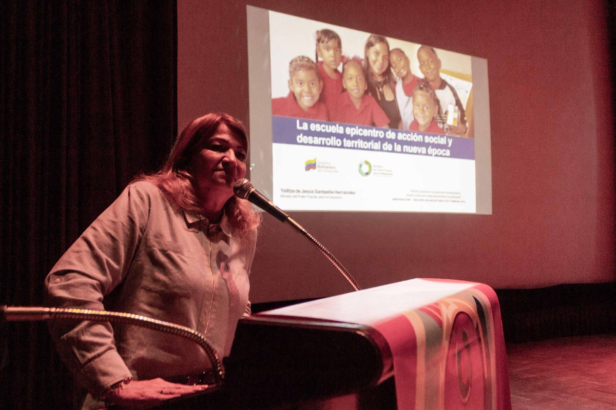 (1/4) ¡Crece y se fortalece!

Como maestra de la Patria, estoy
comprometida con ustedes. Juntos continuamos consolidando propuestas y planes que responden a la transformación educativa y a los desafíos de una Nueva Época.

<a href="/NicolasMaduro/">Nicolás Maduro</a>
@MPPEDUCACION