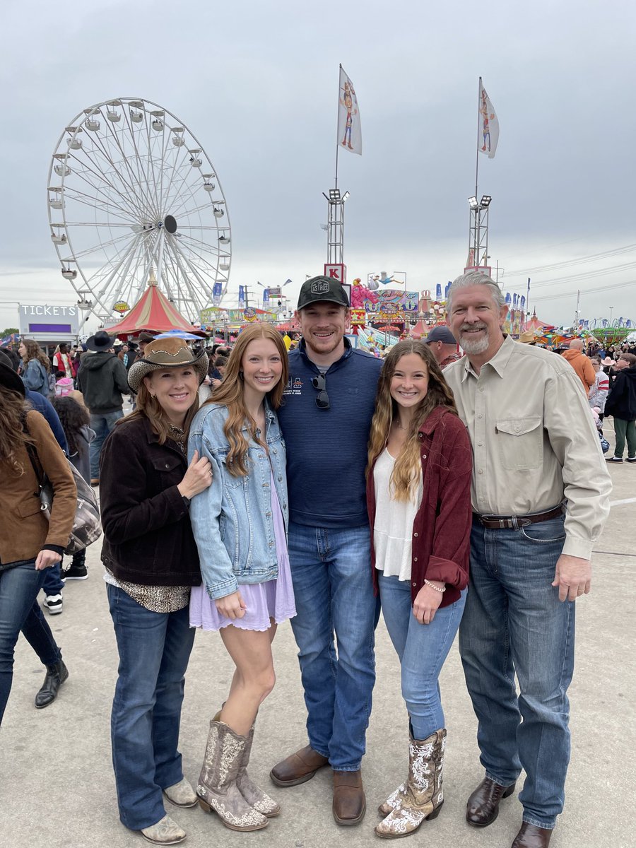 RmcookCook's tweet photo. #rodeohouston any day at the HLSR is a great day! https://t.co/SwFwbrvZeT