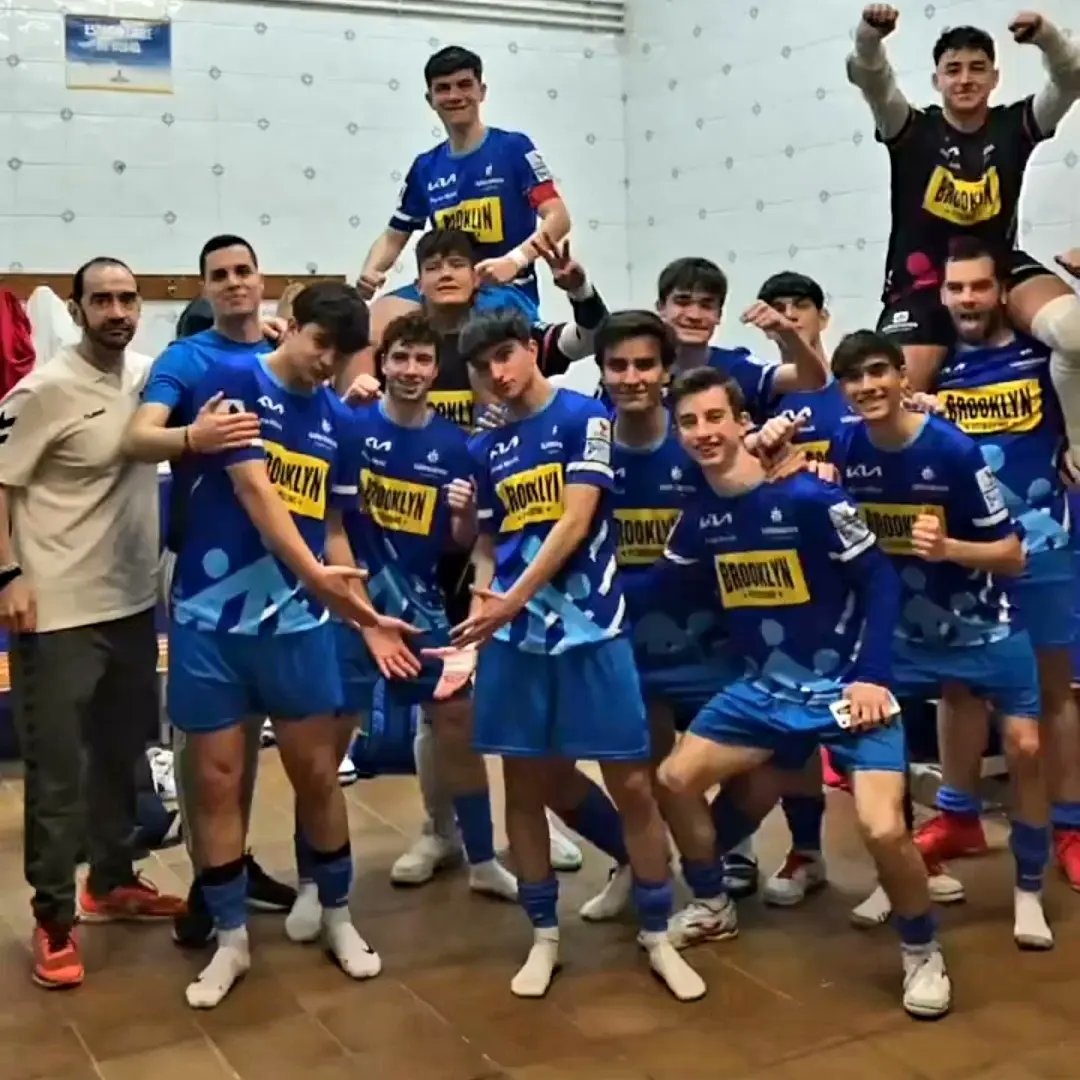 ⚽ RESULTADOS ⬇️

𝐒𝐄𝐍𝐈𝐎𝐑: ✅ Victoria en casa por 3-2 frente a <a href="/CDTORRALBENO/">CD TORRALBEÑO HOTEL CAMPOBLANCO FS</a>, gran trabajo equipo‼ esto nos sitúa líderes a falta del término de esta jornada! 🍍

𝐉𝐔𝐕𝐄𝐍𝐈𝐋: ✅ Victoria a domicilio por 1-4 ante @Futsal_Alcazar, a seguir chicos!🔥

#VAMOSSALESIANOS💙