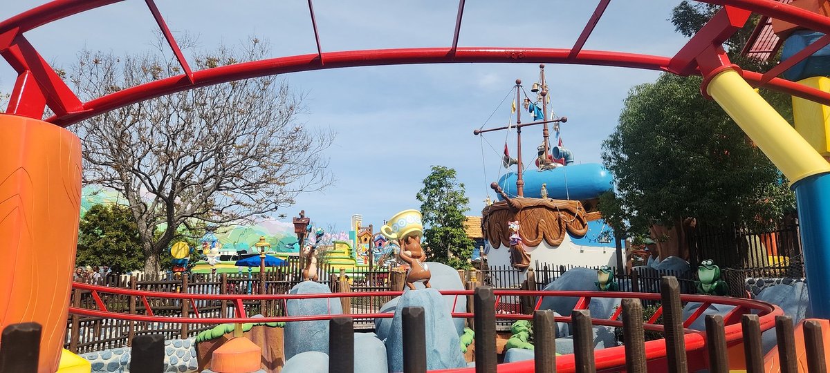 GonzoCollection's tweet image. Hey @FrshBakedDisney, looks like toontown opened a day early! They were filming this morning and opened this afternoon!