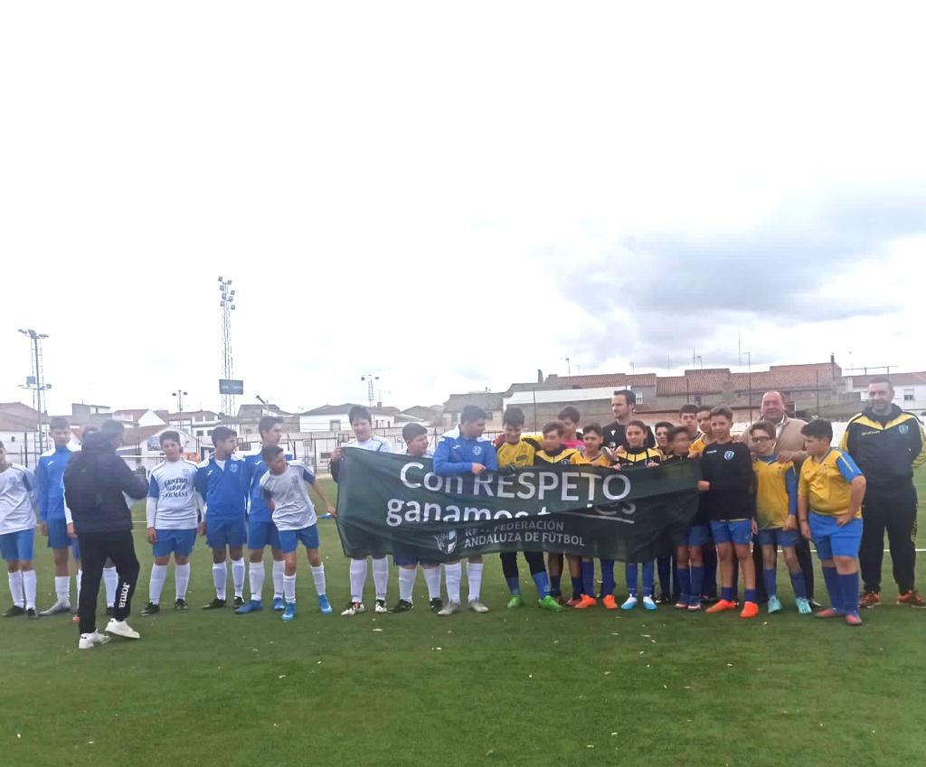 🅰️rbitros <a href="/RFAF/">RFAF</a>
🧑🤝🧑 "Con respeto ganamos tod@s"

📝Gran iniciativa de #ÁrbitrosRFAF para la concienciación por el #respeto y el #JuegoLimpio

⚔️ <a href="/UDBelalcazar/">U. D. Belalcazar</a> 🆚 <a href="/VvaDelDuque/">C.D. Villanueva Del Duque</a> (Infantil)

<a href="/RFAFCordoba/">RFAF - Delegación de Córdoba</a> <a href="/Martintorralbo/">Martín</a> <a href="/matiasreferee/">José Matías</a> <a href="/Pedrobenitez72/">Pedro Benítez Lara</a>