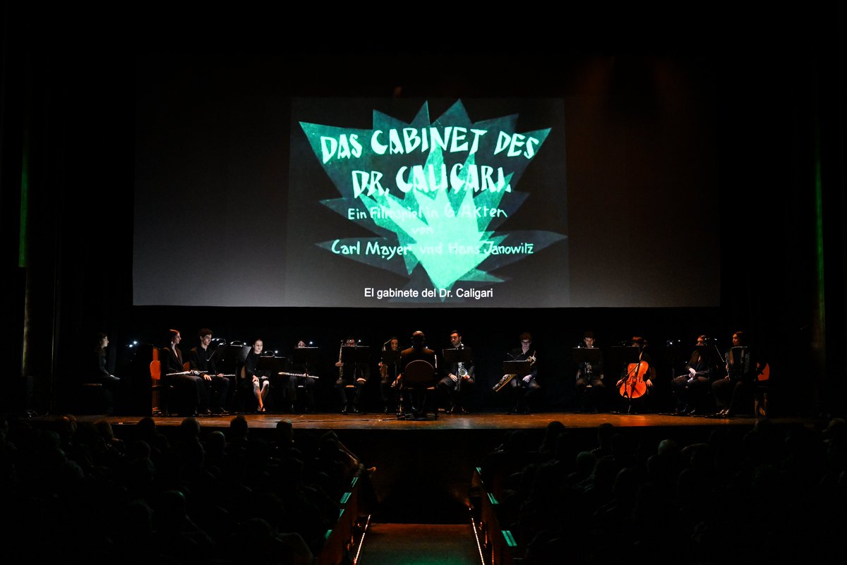 saco_oviedo's tweet photo. Emocionante estreno de la música que el alumnado de  @CompoConsmupa ha creado para la icónica 'El gabinete del doctor Caligari'. 👏👏👏 Felices por contar con esta colaboración con el @CONSMUPA. ¡Enhorabuena!🫶 #somosfans

#saco9

📷Iván Martínez https://t.co/FvuE14NRT0