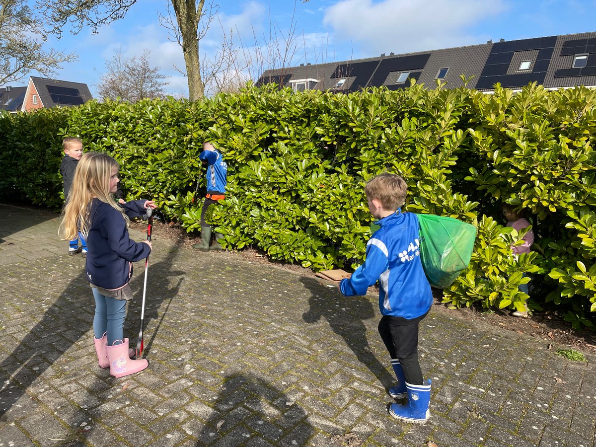 Landelijke opschoondag Bergambacht <a href="/Krimpenerwaard/">Gemeente Krimpenerwaard</a>
De dag begon met winst bij de voetbal <a href="/vvBAB/">vvBab</a> , zusjes ophalen en door! Trots op deze toppers.