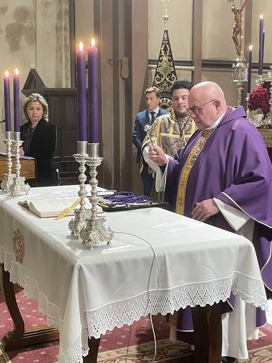 CofradiaAbuelo's tweet photo. Segundo día de la Solemne Novena a Nuestro Padre Jesús Nazareno, a su finalización han jurado nuevos cofrades de pleno derecho . https://t.co/s55wxl8MM5