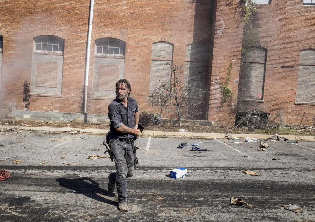 twdufans's tweet photo. 5 years ago today, Rick fought Negan in "The Key." 🔥 #TheWalkingDead https://t.co/FBA2ZhGCYt