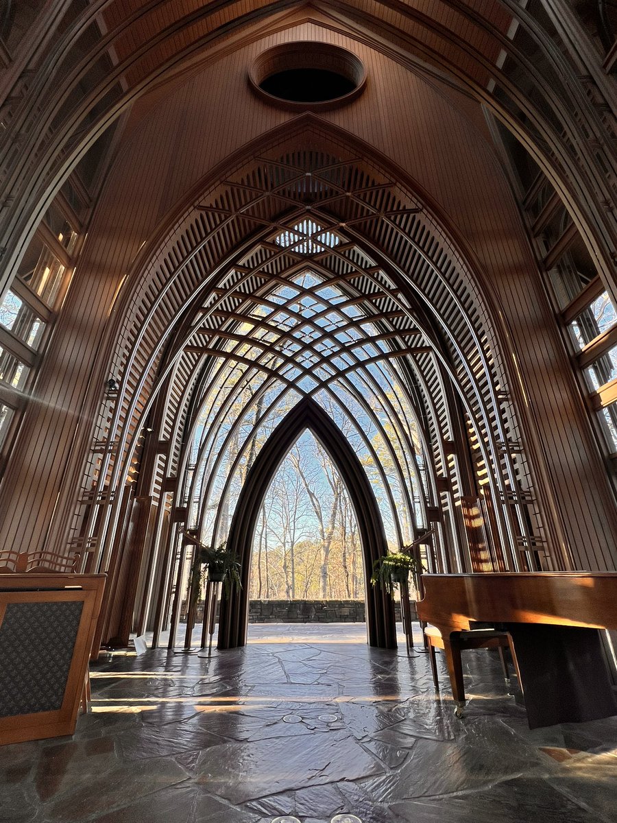 iamjustjill's tweet photo. @patrick_oshag Mildred B. Cooper Chapel in Bella Vista, Arkansas.  I was married there on 5.25.03 ❤️ https://t.co/duuQhVub0l