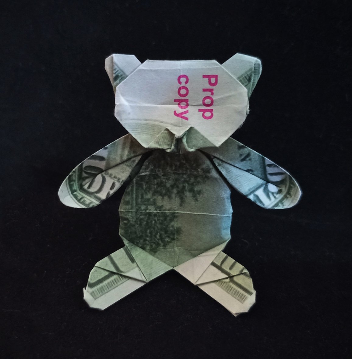 YunYuOrigami's tweet image. 🧸😍

MODEL: Dollar Bill Teddy Bear. 
AUTHOR: Michael LaFosse. 
FOLDING: By me 🙋🏻‍♀️
SHEET: A bill 💵

Video tutorial on Mariano Zavala Origami&apos;s channel 😉  the link 🔗
youtu.be/FdvV4ZqKEgM

#origami #origamifun #origamitutorial #billorigami