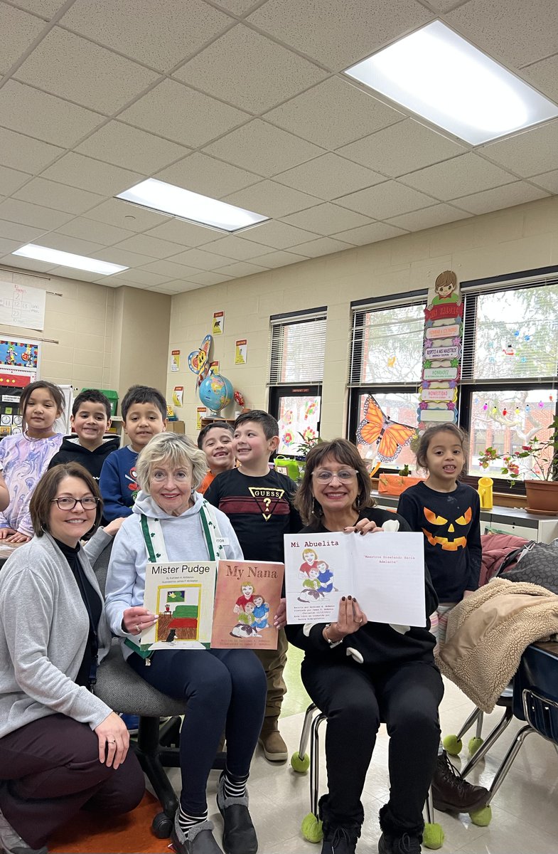 bells0701's tweet photo. First grade bilingual students enjoying meeting author Kathleen McMahon who wrote Nana and Mr. Pudge. Thanks also to Mrs. Aurora Hildago Castro for allowing us to enjoy the book in two languages. #d62learns #d62PL #d62literacyenrichment https://t.co/zRmyX6lPYK