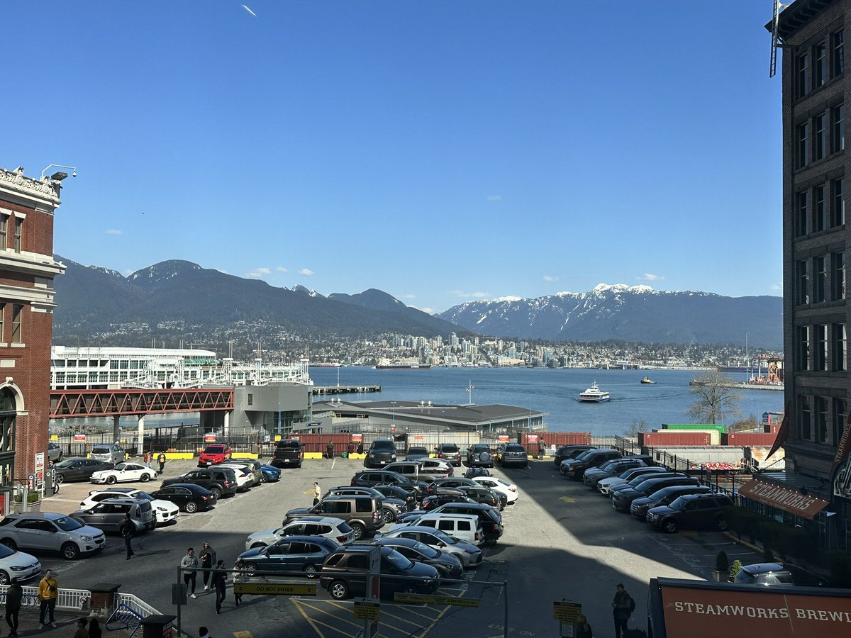 pinedax_dev's tweet photo. Volar 5 horas solo por una conferencia de dos dias no se siente tan mal si tienes una vista como esta. @pycascades
#PyCascades2023 #Python https://t.co/4wSINRnmyN