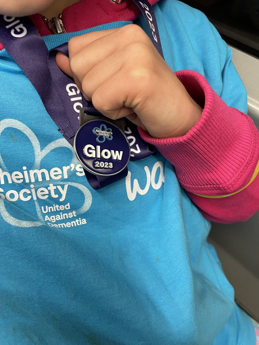 EmmaRobertsNN's tweet photo. We did it! It was cold and wet and hard work for this little one but mission completed in a fab evening #glowwith #glowwalk #Alzheimers https://t.co/c9bg2SoxXT