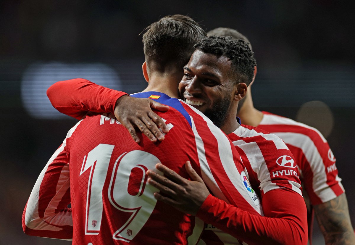 cplussportafr's tweet photo. #Liga 🇪🇸 - L'Atletico enchaîne !

👉 Dixième match sans défaite en Liga pour l'Atletico Madrid, qui s'impose (3-0) face à Valence. Griezmann, Carrasco et Lemar sont les buteurs.

📊 Si l'Atleti est troisième ; Valence reste aux portes de la relégation. 

#ATMVAL https://t.co/dTyTmMTyEk