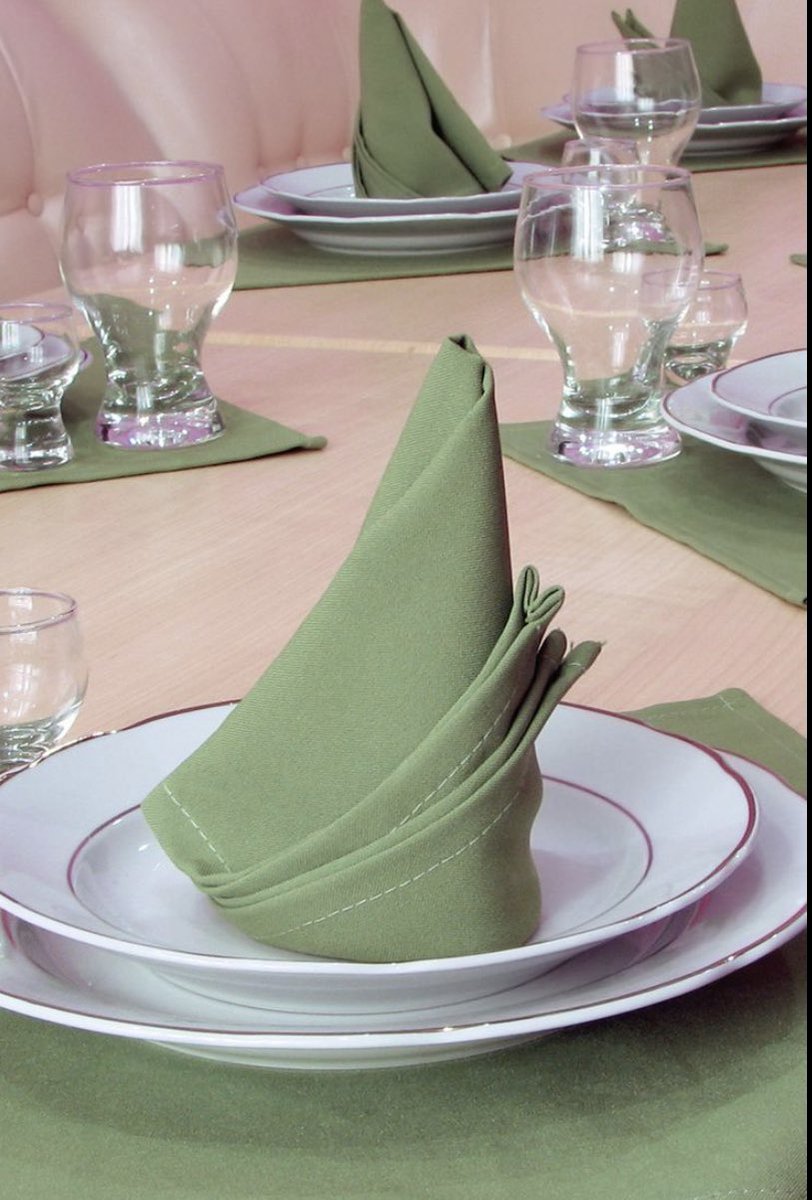 I am trying to draw isagi for my video but wtf is he wearing?!