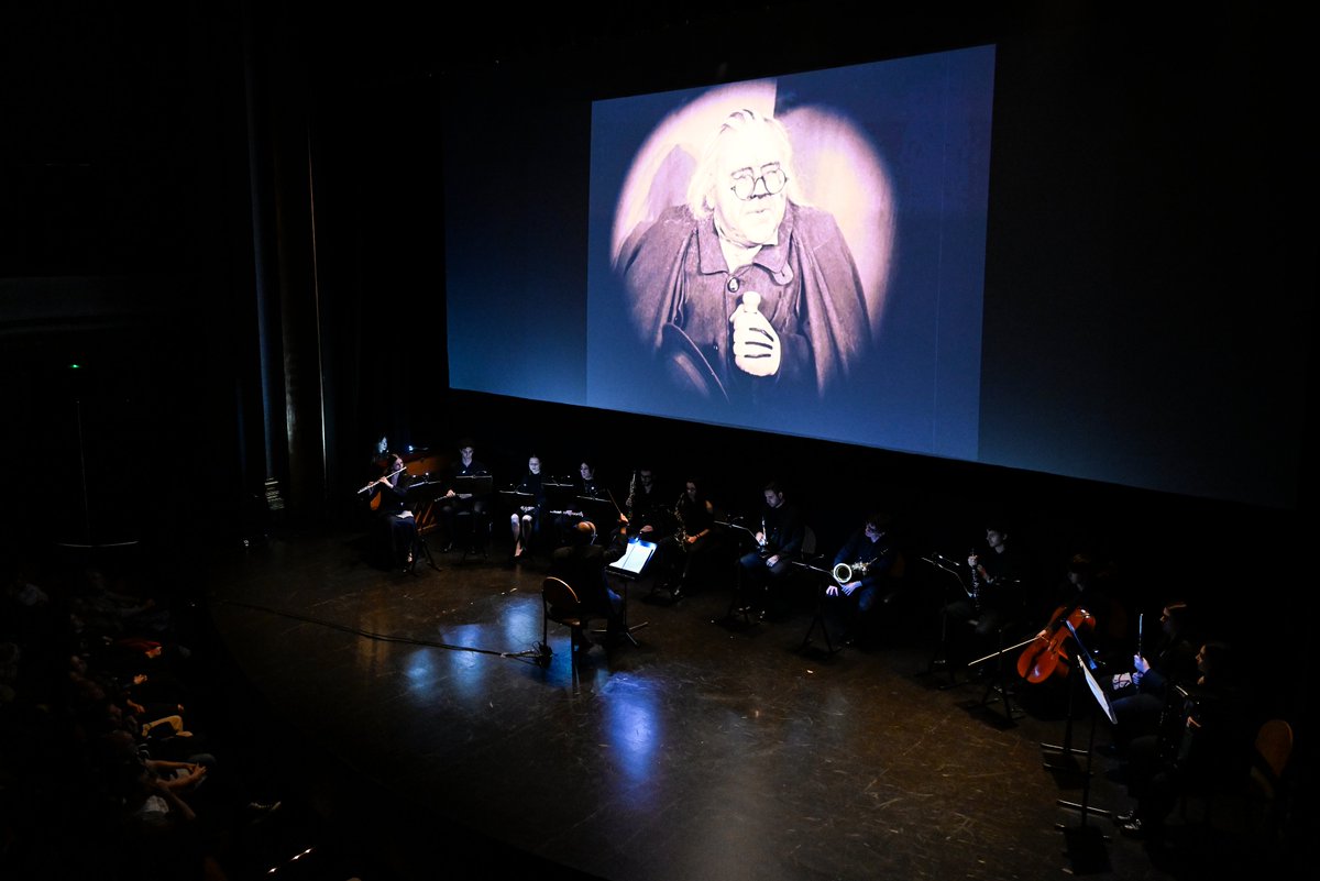 saco_oviedo's tweet photo. Emocionante estreno de la música que el alumnado de  @CompoConsmupa ha creado para la icónica 'El gabinete del doctor Caligari'. 👏👏👏 Felices por contar con esta colaboración con el @CONSMUPA. ¡Enhorabuena!🫶 #somosfans

#saco9

📷Iván Martínez https://t.co/FvuE14NRT0