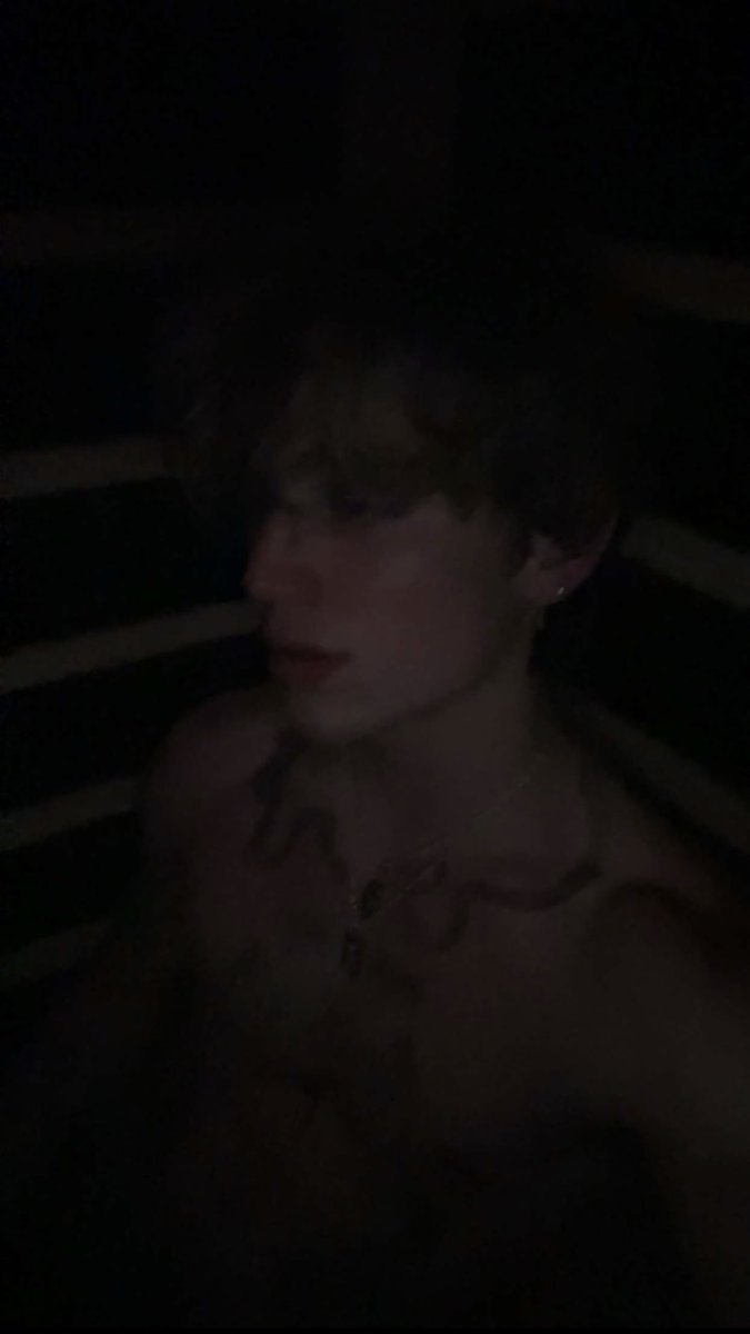 zianourrysm's tweet photo. vinnie in the sauna; a thread https://t.co/U8CfWN9mHM