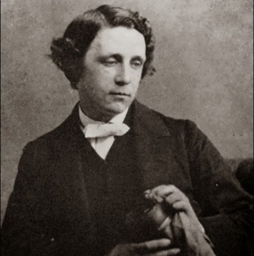 "En un mundo en movimiento el que se queda en el mismo lugar, retrocede".
Lewis Carroll
#Fuedicho