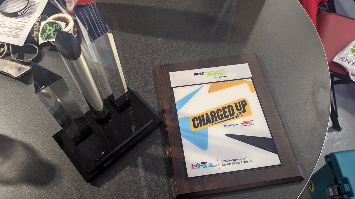 FRC1736's tweet photo. We are es-*static* to be the recipients of this year's CIR Imagery award! 🍩🍩 #ChargedUp #frc https://t.co/N2zPRGY72X