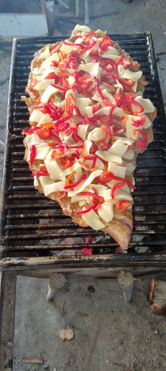 VCTORCACERESG's tweet photo. Malaya a la pizza ,hay que darse un gustito https://t.co/gDckgnZgCw