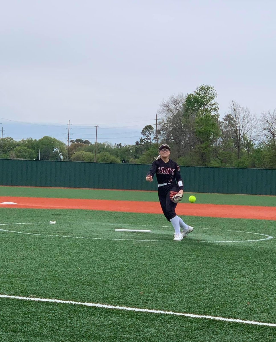 Many Lady Tigers defeated Pineville Varsity Lady Rebels 8-4 on Saturday.
Many Lady Tigers got things moving in the first inning, when JR Remedies homered on a 1-2 count, scoring four runs.