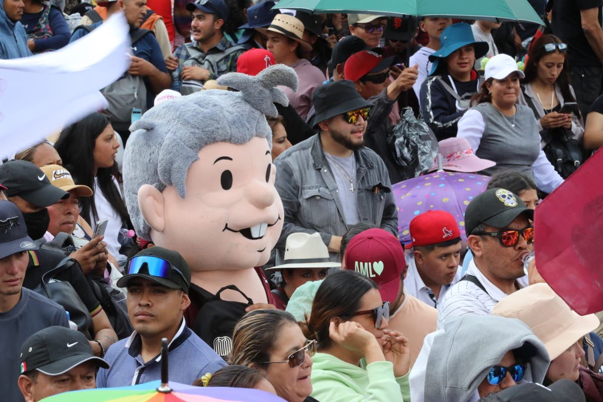 A_MontielR's tweet photo. Sentir el amor del pueblo reunido en un lugar emblemático para recordar un momento histórico, cuando se defendió el petróleo de los mexicanos y que en el Gobierno de la #4aTransformación seguimos defendiendo, es un honor y una gran motivación.
#PorElRescateDeLaSoberanía https://t.co/0EvBi8lkhd