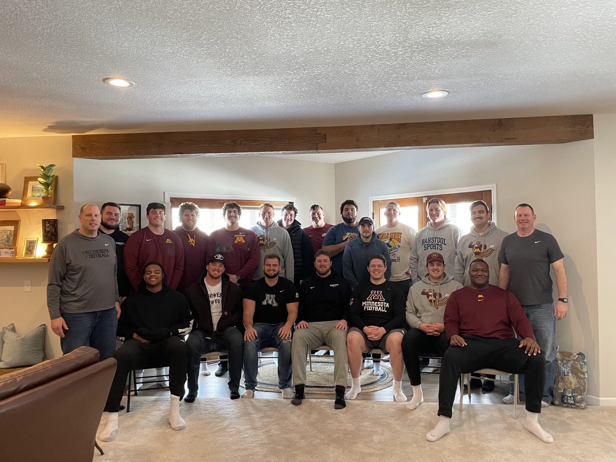 Callybrian's tweet photo. Loved having ⁦the @Gopher_OLine⁩ over to watch some March Madness 🏀, enjoy some bbq and enjoy some fellowship before spring ball starts. Change your best! #LPLMovers 🚛 #RTB 🚣‍♀️ #SkiUMah 〽️ https://t.co/R5aaM0Ssvy