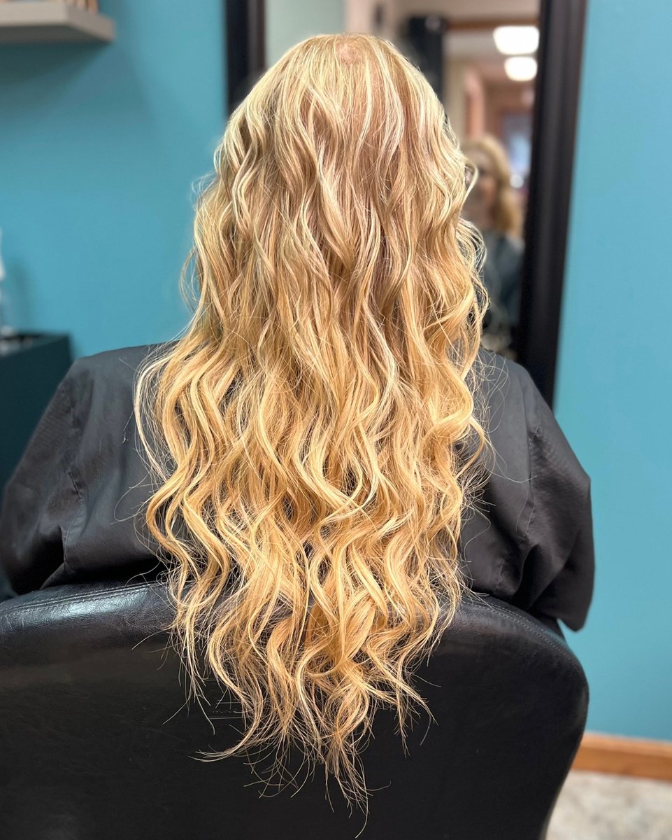 Hair extensions by Kristen 🙌🏼  #hairextensions #extensions #hair #longhair #length #volume #thickness #behindthechair #pabeauty #aqua #aquahair #aquaextensions #loveisinthehair #beauty #salon #cosmo #booknow #bookonline #maryturnerdayspa