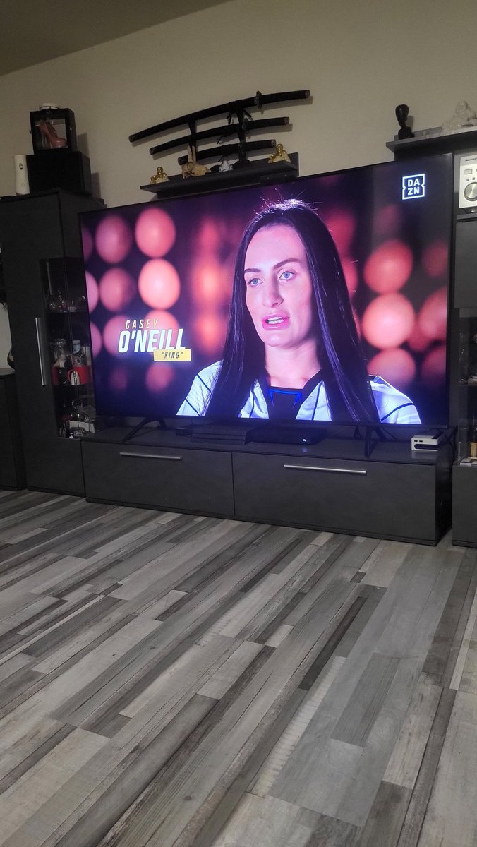 DeeBr90's tweet photo. Let go Girl 💪
#ufc #UFC286 #ufcfightnight #DAZN #daznfightclub   #caseyoneill #MMA https://t.co/zCAASPUHV5