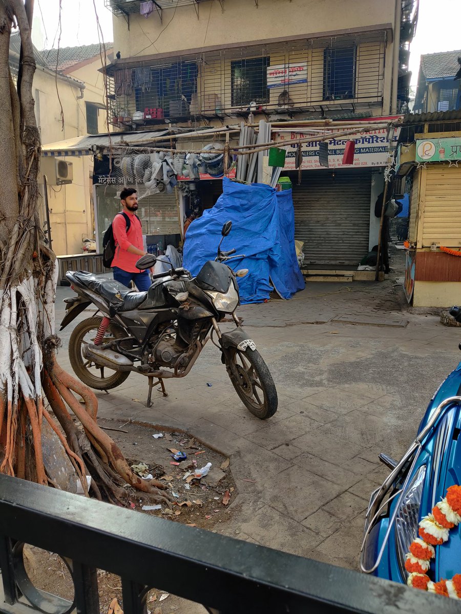 SumitNaik26's tweet photo. @mybmcWardGN @mumbaimatterz @Mumbai Your teams are still attending???? You are losing your vote bank for someone who just doesn't follow law! https://t.co/LTwkyfZkwa