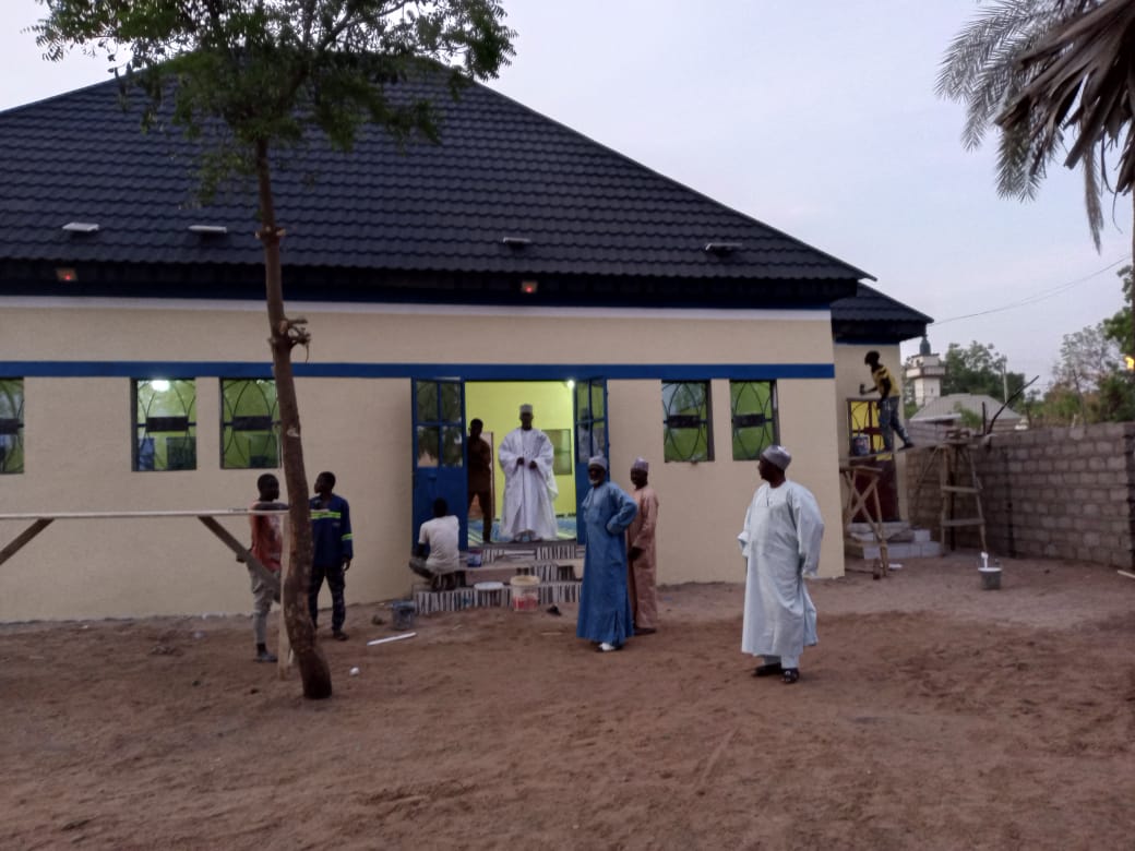 FadilBayeroMoh1's tweet photo. 🕌 La Mosquée dite « #Masjiid #Liman #Abbassi LAINDE » ouvre ses portes.
J’ai tenu à être present et accompagné de nombreuses personnalités à l’ouverture de ce joyaux architectural. https://t.co/CcDsgOf8KT