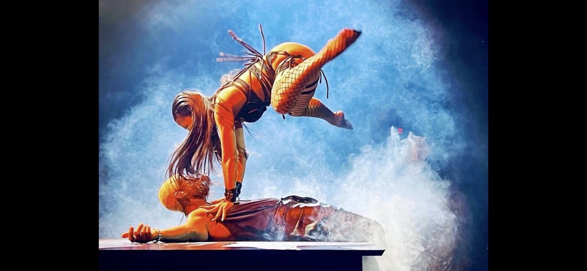 TheUfoJoe's tweet photo. Great pics of Usher and @cahogold at the Park MGM Dolby Live Theater. Tonight is the last show for this run. If you’re in Vegas, later this year, check it out. Great show but tough ticket to get! Easily my favorite gig right now. 

Photos (which I cropped a bit) by…

@aynahsphotography

Caho’s IG:

https://t.co/yXgQrj8Zsm

~~~

Tickets…

https://t.co/6hOLlgpgXW