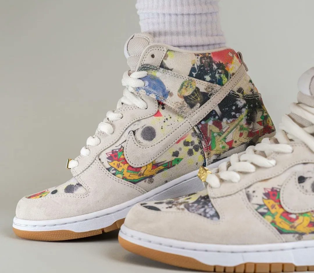 JustFreshKicks's tweet photo. Supreme x Nike SB Dunk High "Rammellzee" Releasing in July 🎨 https://t.co/fCa0eabGSB https://t.co/uG3PJCxpGM