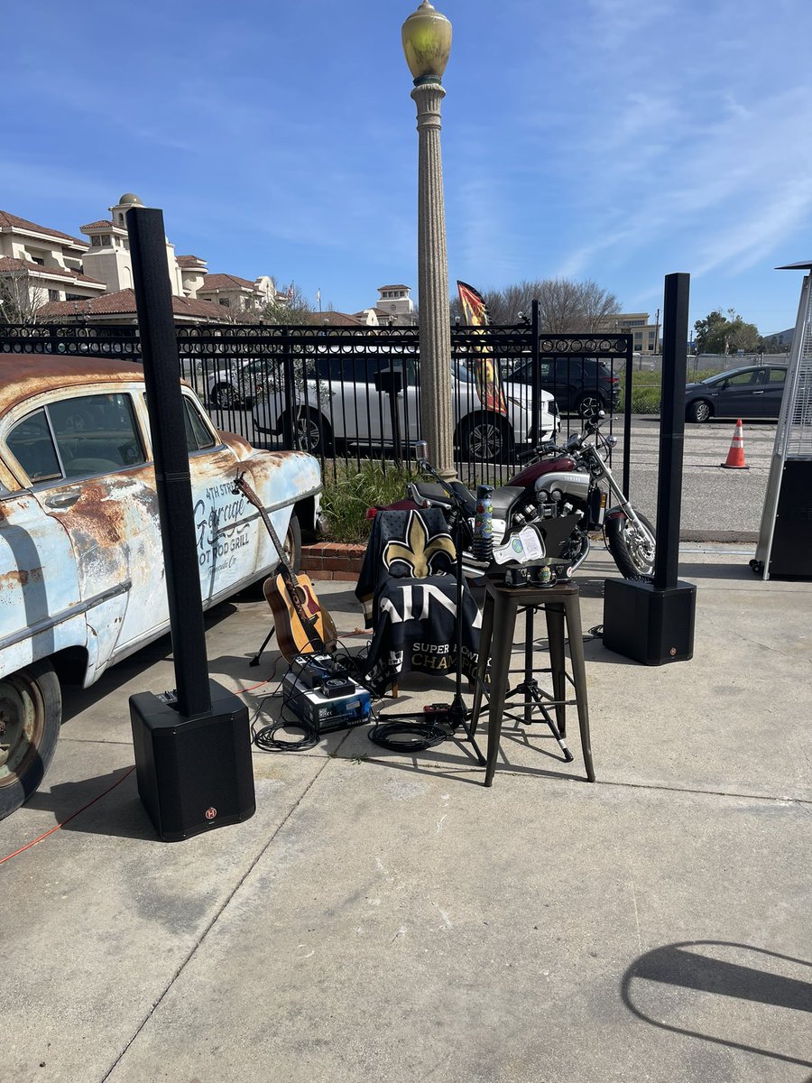 It’s finally not raining or cloudy for a show! Tearing it up in #TemeculaCA One set down, 3 more to go! Plenty of time to come hang! Good tunes and bbq! #beer #bbq #sunshine #country #saints #harbinger #soundcraft #warmaudio #boss #taylor