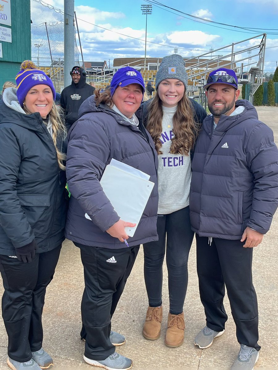 LaineyFitz1's tweet image. SUPER EXCITED for the next chapter in my life!! Thank you to this amazing coaching staff for believing in me. #wingsup 💜💛 @daniellepenner @MarcKKendrick @coachsamr