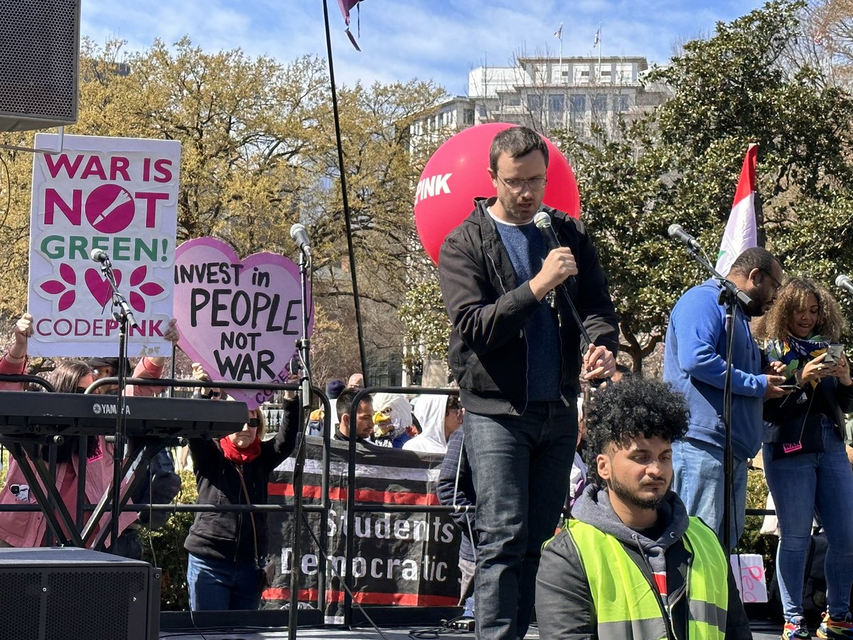 Scenes from today’s Rally in front of the White House, for Shut Down U.S. Wars, termed as 
 'National March on Washington: Fund People's Needs, Not the War Machine!' #NoWar #ArmsAreForHugging