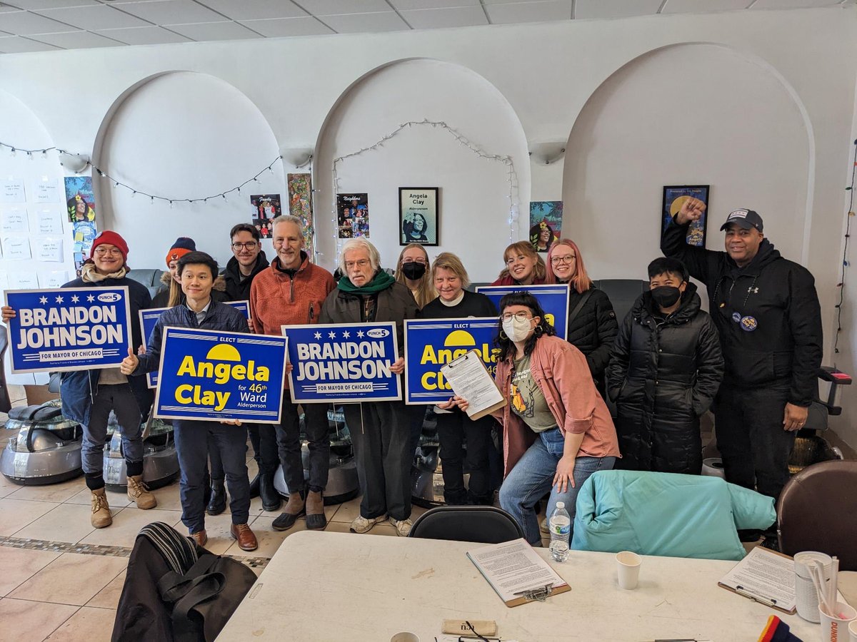 ClayFor46's tweet photo. 🔥Feeling the momentum🔥 Honored to be joined by community members invested in the future of our ward and city. Thanks to current alders @CDRosa @RossanaFor33 @DanielLaSpata @taylorfor20th @Andrefor40th @SigchoFor25 and state rep @HoanDHuynh for the support 💛 https://t.co/ouvgFSui20