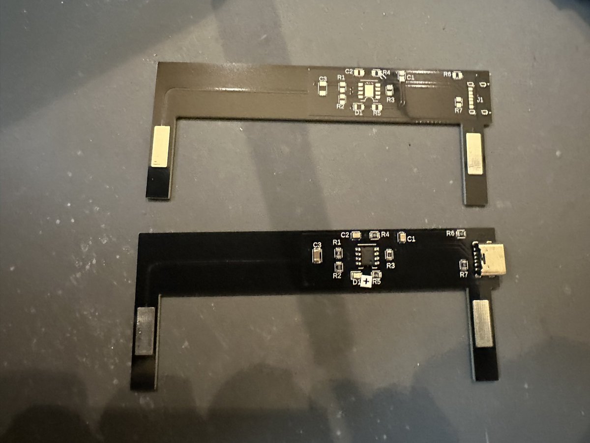 leslielaw's tweet image. Latest iteration of my #wonderswan NiMH charger (custom board and case by me)
I wanted to try out @PCBWayOfficial assembly service and I'm very pleased with the results
Also USB-C to C charging
#3dprinting #3dmodeling #retromodding