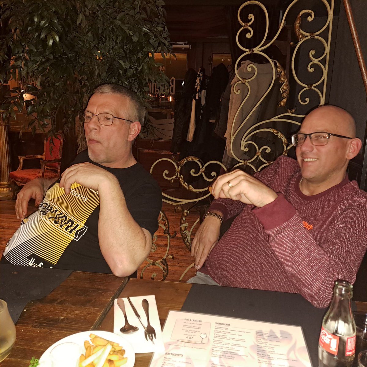 StevenvKempen's tweet image. Iets later dan de bedoeling was weer samen uit eten. #friendship #Bikken #VeulOnzin 🍽 #BellairUden