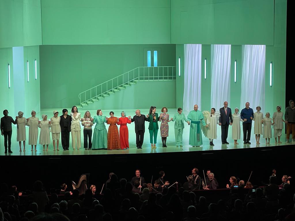 Gran nit d’estrena avui al <a href="/Liceu_cat/">Gran Teatre del Liceu</a> . Apoteòsica reacció del públic. Molt orgullosos, emocionats i contents d’haver format part d’un equip antològic. Inoblidable Alexina B.