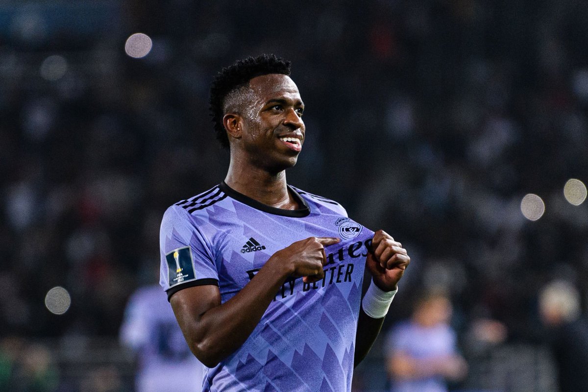 Omar Da Fonseca : « Les statistiques ne créent jamais d’émotions. T’as déjà rêvé toi de te dire "Olala j’ai fait 30 passes dans ce match !" Non, on ne rêve pas de ça, on rêve d’éliminer 3 mecs, de l’avoir envoyé en lucarne, d’avoir mis un petit pont. »

(🗣️ <a href="/FranceRMCF/">🥷🏽🍯</a>)