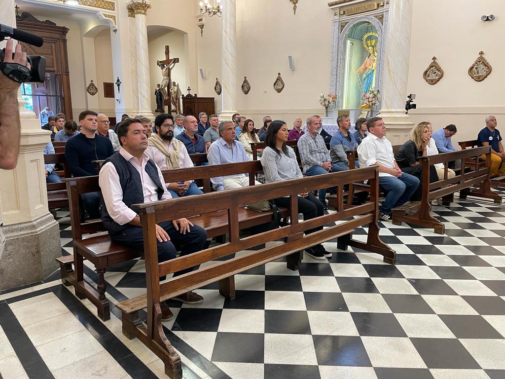Participé del retiro para políticos, sindicalistas y dirigentes sociales predicado por Monseñor Gabriel Mestre, Obispo de Mar del Plata, bajo el lema: "la vida es tiempo de encuentro".
No solo nos invita al encuentro para hablar y dialogar, para llevar la patria adelante, sino