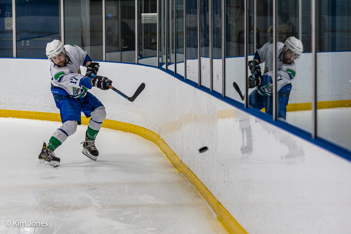 kim_cm1's tweet photo. @LeeValleyLions 

Reflections - #17 Mathew Hamilton clears the puck https://t.co/xmcp3KodIf