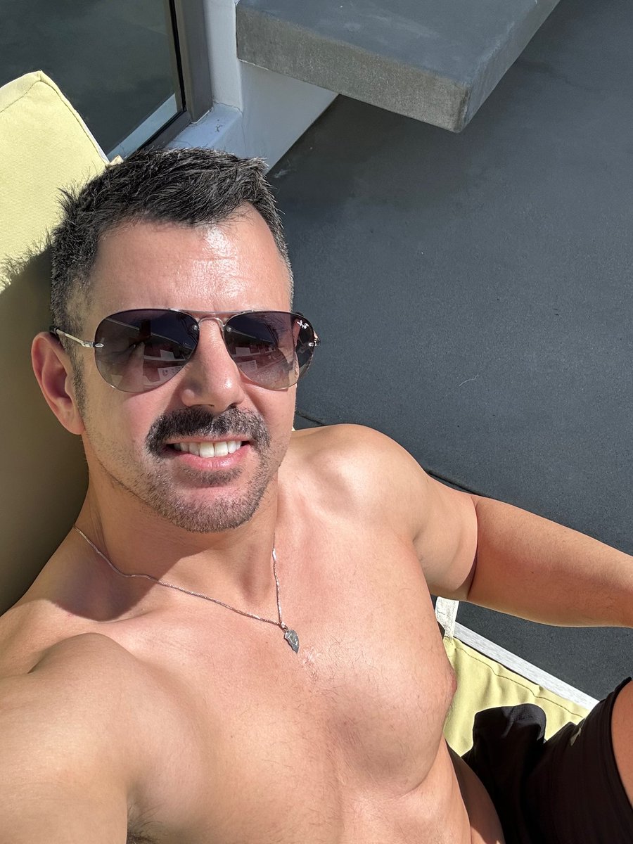 djguyscheiman's tweet photo. Enjoying the sun in PS #lovemyjob #palmsprings #guyscheiman https://t.co/QOCVMPEBU8