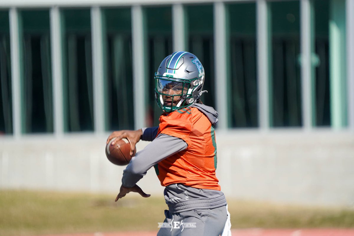 camRonmccoy2's tweet photo. Spring ball is back 🦅 https://t.co/MUutjbHQkN