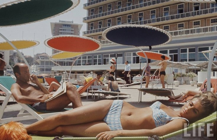 menavisualss's tweet image. St. Georges Hotel - Beirut, Lebanon 1966.

📷 Life Magazine