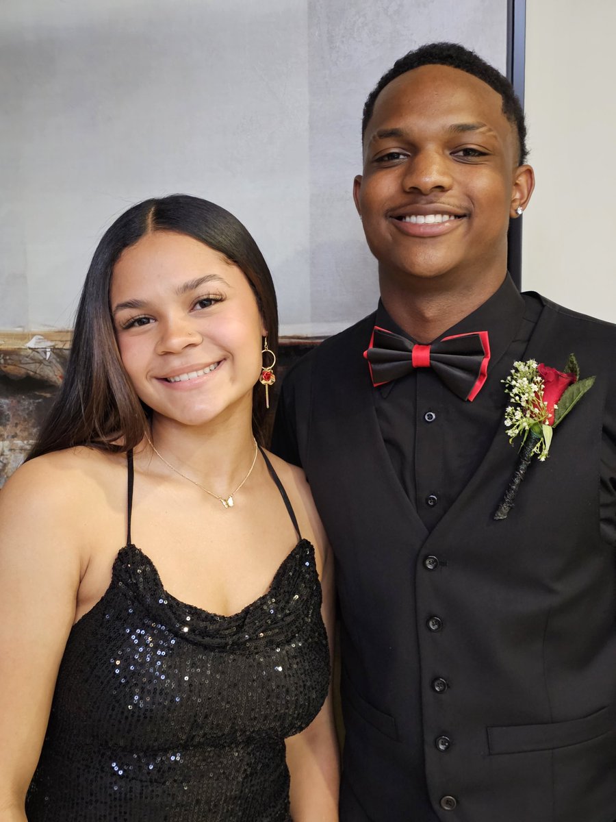 thequeenb661's tweet photo. Senior Prom 2023 #MakingMemories #promnight2023 #graduationnext https://t.co/eNzcMYsmTY