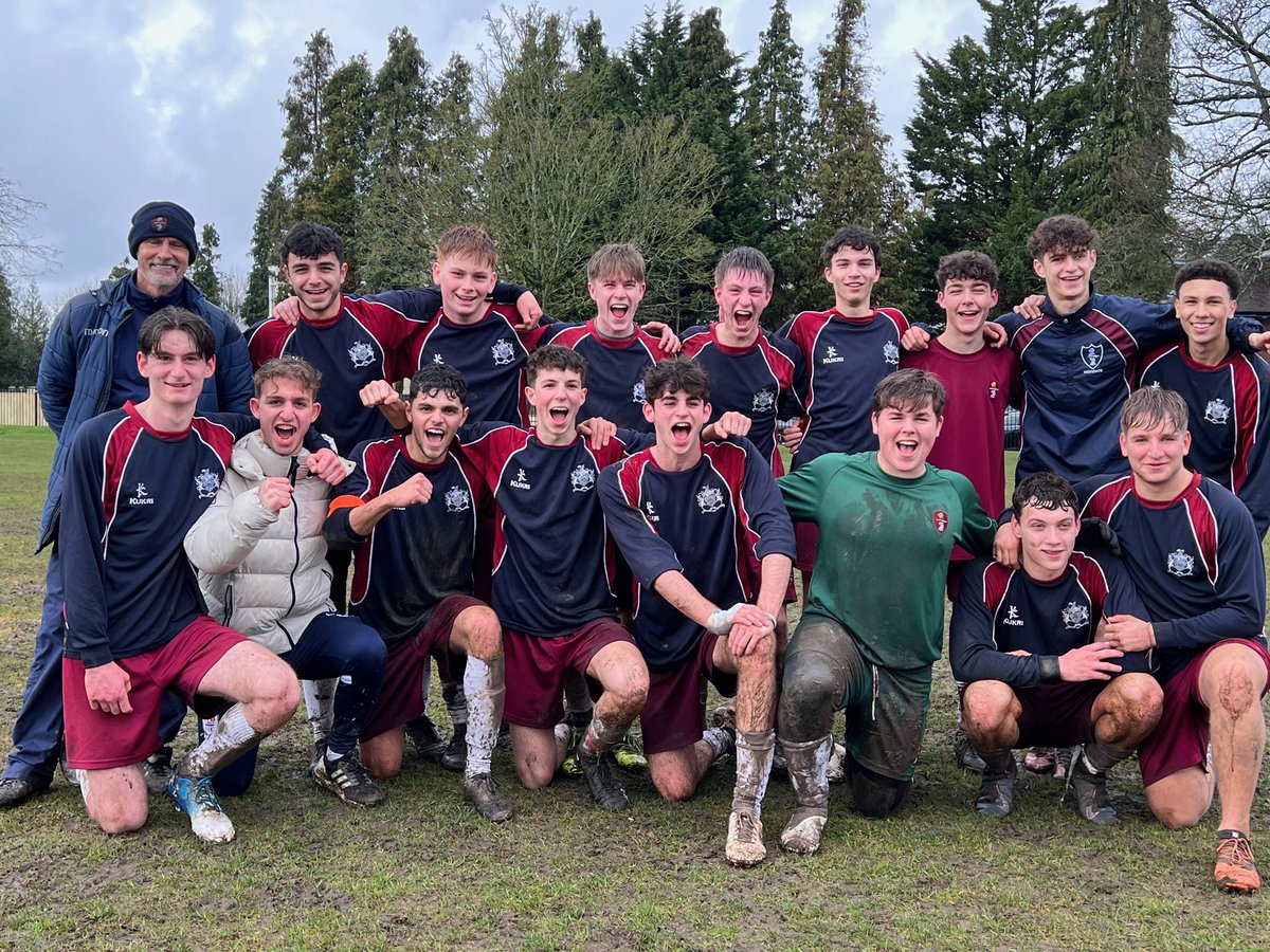 HighgateSpEx's tweet photo. It’s nearing the end of our Y13s time with Mr Humphrey and the #HighgateFootball 1st XI. This is what Saturdays are made for 🙌 And, Brennan sealed the deal for a 2-1 win in our local derby today. Thanks to UCS for our annual block, it was a great morning ⚽️ https://t.co/Grn1afjcux