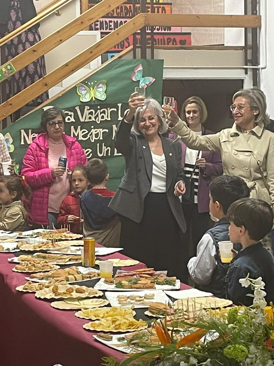 CCsanpascual's tweet photo. Muchas gracias alumnado, profesorado, familias, exalumnos y autoridades municipales y de centros educativos por conmemorar con nosotros nuestro 50 Aniversario.Habéis conseguido que haya sido un día especial y muy emocionante. De corazón, ¡muchas gracias! https://t.co/oKYniw7tAZ