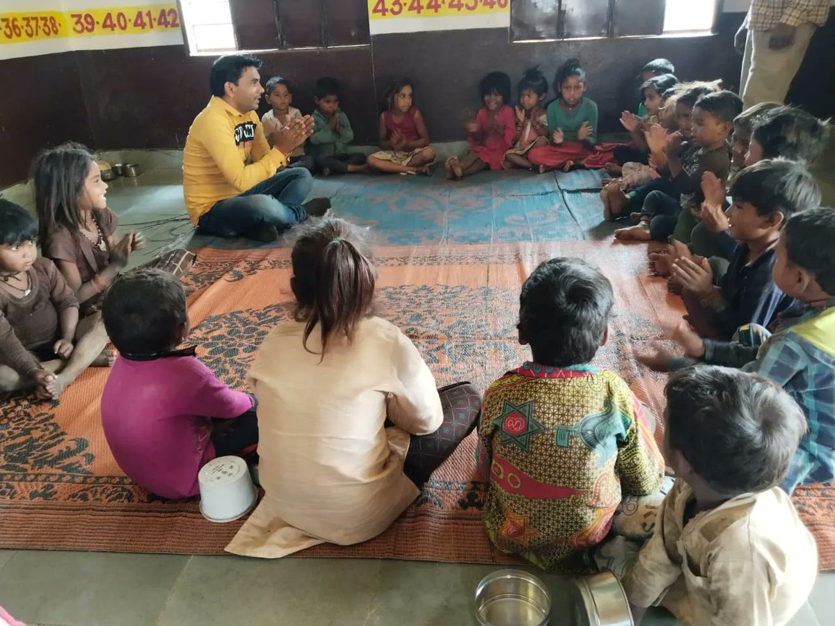 बच्चों को साफ सफाई के बारे में बताया गया
Children were told about cleanliness

#cleanculture #cleanliving #cleanfood #engagement #developementpersonne #childrendevelopmentandnutrient #healthandwellness #childempowerment